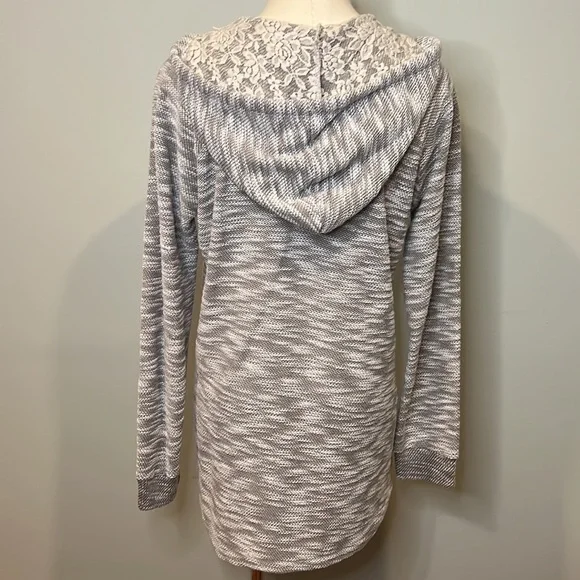 Women’s Gray & Lace Long Sweatshirt - Picture 11 of 12